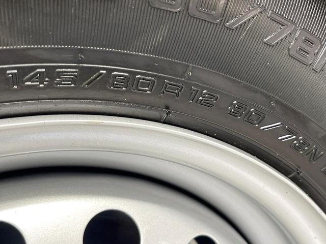 ハイゼットトラック スタンダード　禁煙車　４ＷＤ　衝突被害軽減システム　コーナーセンサー　スマートキー　レーンアシスト　オートマチックハイビーム　クリアランスソナー　先行車発進お知らせ装置　オートライト　パワーウィンドウ　荷台ステップ（30枚目）