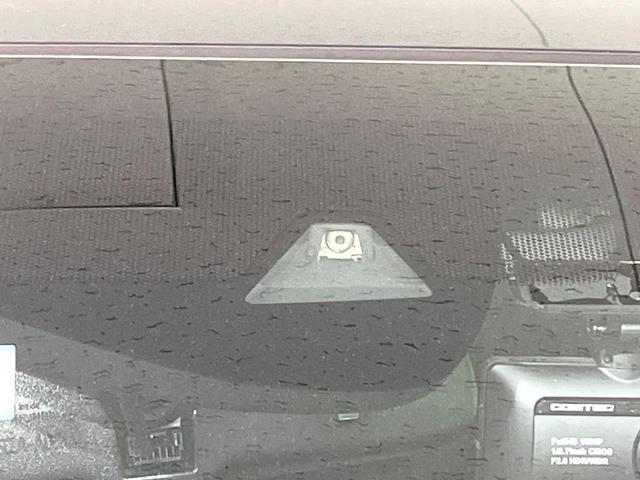 �y�z���_�Z���V���O�z���s���ɑO���̎ԗ�����F�����A�Փ˂������Ȏ��͌x��ƃu���[�L�ŏՓˉ���Ɣ�Q�y�����A�V�X�g�B�����S�Ƀh���C�u�����y���݂��������܂��B