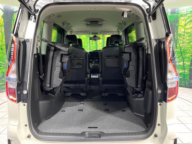 セレナ ｅ－パワー　ハイウェイスターＶ　禁煙車　後席モニター　純正１０型ナビ　全周囲カメラ　衝突軽減装置　プロパイロット　両側電動スライド　ＥＴＣ　デジタルインナーミラー　ブレーキホールド　ＬＥＤヘッド　ＬＥＤフォグ　オートエアコン（11枚目）