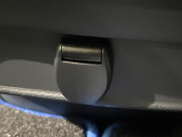 セレナ ｅ－パワー　ハイウェイスターＶ　禁煙車　後席モニター　純正１０型ナビ　全周囲カメラ　衝突軽減装置　プロパイロット　両側電動スライド　ＥＴＣ　デジタルインナーミラー　ブレーキホールド　ＬＥＤヘッド　ＬＥＤフォグ　オートエアコン（61枚目）