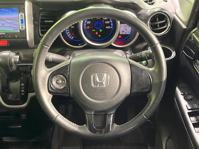 �y�X�e�A�����O�X�C�b�`�z�^�]���A�O������ڐ������炷���ƂȂ��A�I�[�f�B�I���̑��삪�\�ȕ֗��@�\�I���S�����K�ȃh���C�u�����o���Ă���܂���