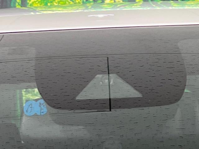 カローラツーリング ハイブリッド　ダブルバイビー　禁煙車　純正８インチディスプレイオーディオ　バックカメラ　衝突被害軽減システム　レーダークルーズ　ハーフレザーシート　ドラレコ　コーナーセンサー　スマートキー　ＬＥＤヘッド　ＥＴＣ　オートハイビーム（5枚目）