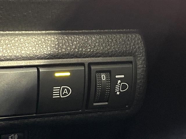 カローラツーリング ハイブリッド　ダブルバイビー　禁煙車　純正８インチディスプレイオーディオ　バックカメラ　衝突被害軽減システム　レーダークルーズ　ハーフレザーシート　ドラレコ　コーナーセンサー　スマートキー　ＬＥＤヘッド　ＥＴＣ　オートハイビーム（39枚目）