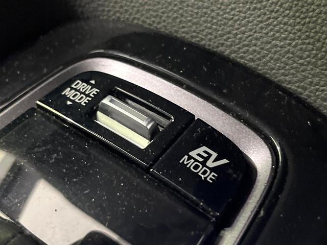 カローラツーリング ハイブリッド　ダブルバイビー　禁煙車　純正８インチディスプレイオーディオ　バックカメラ　衝突被害軽減システム　レーダークルーズ　ハーフレザーシート　ドラレコ　コーナーセンサー　スマートキー　ＬＥＤヘッド　ＥＴＣ　オートハイビーム（48枚目）