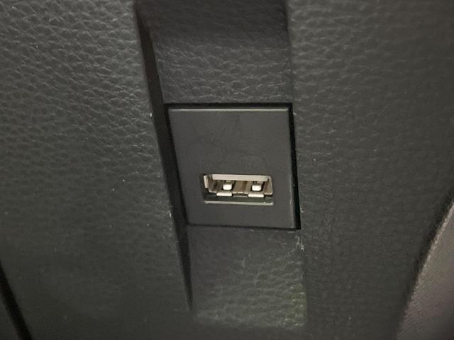 カローラツーリング ハイブリッド　ダブルバイビー　禁煙車　純正８インチディスプレイオーディオ　バックカメラ　衝突被害軽減システム　レーダークルーズ　ハーフレザーシート　ドラレコ　コーナーセンサー　スマートキー　ＬＥＤヘッド　ＥＴＣ　オートハイビーム（56枚目）