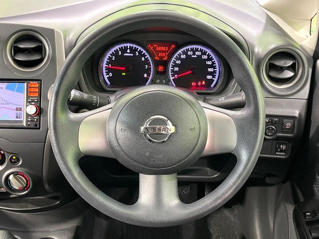 �C���e���A�ɍ��킹���f�U�C���̃X�e�A�����O�́A�^�]�������̂��Ƃ��l���A�^�]���₷���`��A�傫���ł��B�����x�A���ۂɐG���Ă��m���߂��������B