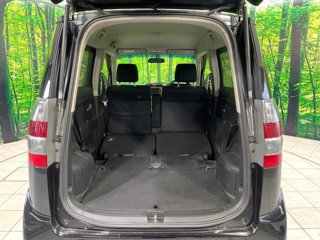 ���i�̂���������ʋ΁A���}���ɏ\���ȉ׎��X�y�[�X���m�ۂ��Ă���܂��B�Z�J���h�V�[�g��|���ƁA�傫�ȉו��̐ύڂ��\�ł���