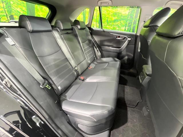 ＲＡＶ４ ハイブリッドＧ　４ＷＤ　禁煙車　純正９型ディスプレイオーディオ　全周囲カメラ　衝突軽減装置　レーダークルーズ　ステアリングヒーター　シートヒーター　シートメモリー　パワーバックドア　ＬＥＤヘッド　オートハイビーム（9枚目）