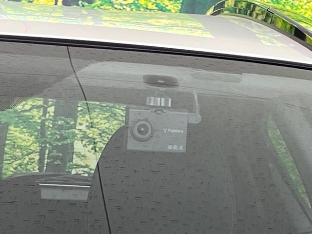 アクア Ｘ－アーバン　ソリッド　禁煙車　純正ＳＤナビ　バックカメラ　衝突軽減装置　ドラレコ　ＥＴＣ　ＬＥＤヘッド　純正１６インチアルミ　オートハイビーム　オートライト　オートエアコン　Ｂｌｕｅｔｏｏｔｈ　スマートキー　電動格納ミラー（6枚目）