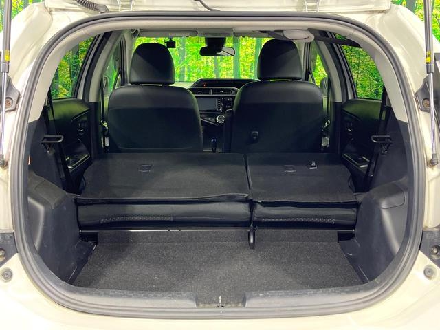 アクア Ｘ－アーバン　ソリッド　禁煙車　純正ＳＤナビ　バックカメラ　衝突軽減装置　ドラレコ　ＥＴＣ　ＬＥＤヘッド　純正１６インチアルミ　オートハイビーム　オートライト　オートエアコン　Ｂｌｕｅｔｏｏｔｈ　スマートキー　電動格納ミラー（10枚目）