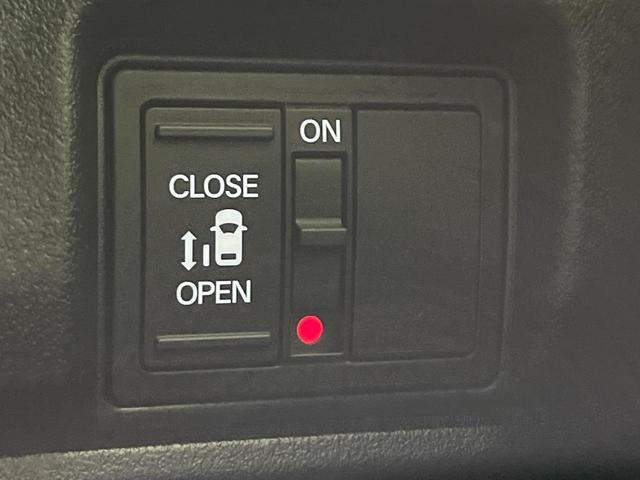 Ｎ－ＢＯＸカスタム ベースグレード　届出済未使用車　電動スライドドア　衝突被害軽減システム　コーナーセンサー　スマートキー　ＬＥＤヘッド　純正１４インチアルミ　車線逸脱警報　オートライト　オートエアコン（6枚目）