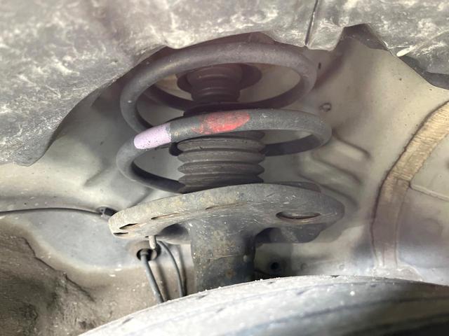 プリウス Ｇ　ＳＤナビ　バックカメラ　ＥＴＣ　Ｂｌｕｅｔｏｏｔｈ　フルセグ　ドラレコ　パワーシート　スマートキー　ＨＩＤヘッドライト　クルコン　１５インチアルミホイール　ステアリングスイッチ　オートライト（20枚目）