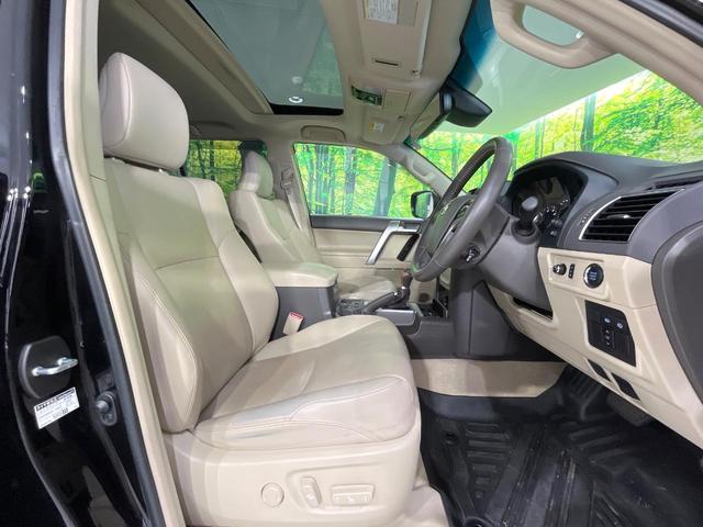 ランドクルーザープラド ＴＸ　Ｌパッケージ　マットブラックエディション　サンルーフ　禁煙車　４ＷＤ　純正９型ディスプレイオーディオ　全周囲カメラ　衝突軽減装置　レーダークルーズ　寒冷地仕様　シートエアコン　グレード専用アルミ　パワーシート　ＬＥＤヘッド　クリアランスソナー（8枚目）