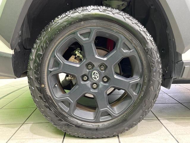 ＲＡＶ４ アドベンチャー　オフロードパッケージＩＩ　禁煙車　４ＷＤ　１０．５型ディスプレイオーディオ　全周囲カメラ　衝突軽減装置　レーダークルーズ　シートベンチレーション　パワーバックドア　ステアリングヒーター　パワーシート　ＥＴＣ　Ｂｌｕｅｔｏｏｔｈ（33枚目）