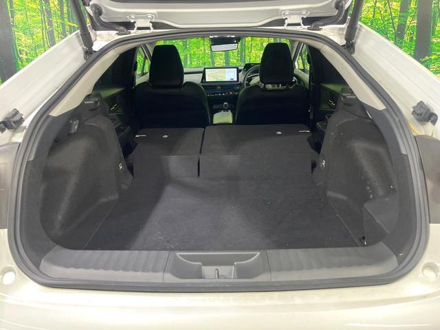 プリウス Ｚ　禁煙車　純正１２．３型ナビ　全周囲カメラ　衝突軽減装置　レーダークルーズ　デジタルインナーミラー　シートエアコン　ＬＥＤヘッド　純正１９インチアルミ　ブレーキホールド　オートハイビーム　スマートキー（10枚目）