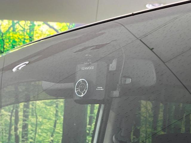 セレナ ハイウェイスター　Ｖセレ＋セーフティＩＩ　ＳＨＶ　禁煙車　両側電動ドア　ＳＤナビ　全周囲カメラ　衝突被害軽減システム　ドラレコ　コーナーセンサー　スマートキー　ＨＩＤヘッド　ＥＴＣ　純正１６インチアルミ　車線逸脱警報　オートライト　プライバシーＧ（9枚目）