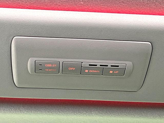 デリカＤ：５ Ｐ　禁煙車　純正１０型ナビ　ターボ　ディーゼル（軽油）　両側電動ドア　全周囲カメラ　衝突軽減システム　電動リアゲート　パワーシート　ドラレコ　スマートキー　ＬＥＤヘッド　ビルトインＥＴＣ（68枚目）