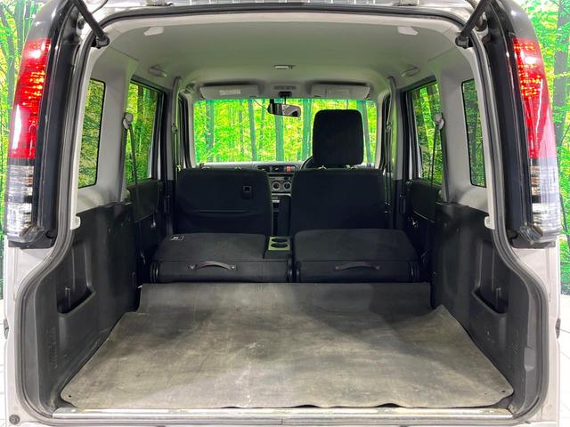 ���i�̂���������ʋ΁A���}���ɏ\���ȉ׎��X�y�[�X���m�ۂ��Ă���܂��B�Z�J���h�V�[�g��|���ƁA�傫�ȉו��̐ύڂ��\�ł���