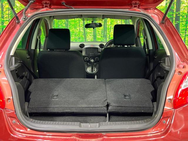 ���i�̂���������ʋ΁A���}���ɏ\���ȉ׎��X�y�[�X���m�ۂ��Ă���܂��B�Z�J���h�V�[�g��|���ƁA�傫�ȉו��̐ύڂ��\�ł���