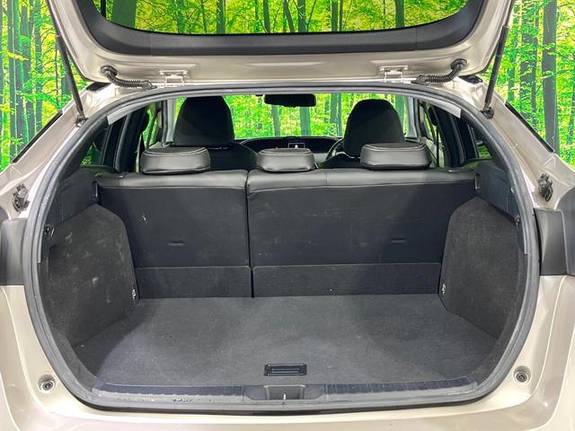 プリウス Ａ　禁煙車　純正９型ナビ　バックカメラ　衝突軽減　レーダークルーズ　ＬＥＤヘッド　ＬＥＤフォグ　ドラレコ　コーナーセンサー　ＥＴＣ　オートハイビーム　ステアリングスイッチ　スマートキー　Ｂｌｕｅｔｏｏｔｈ（32枚目）