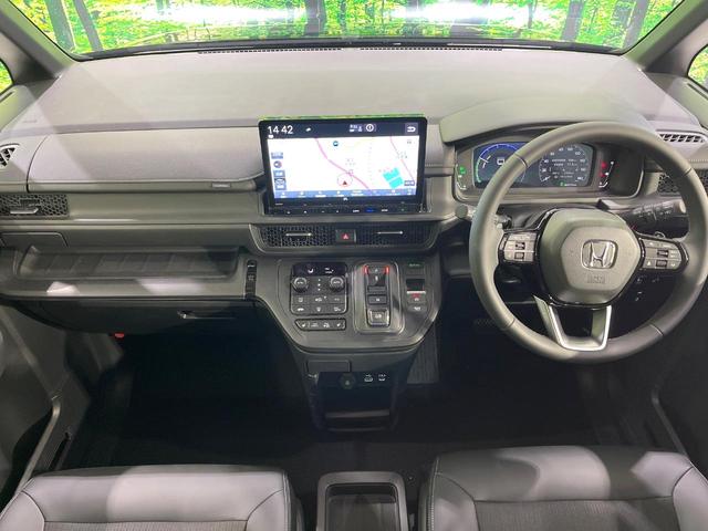 ステップワゴン e:HEVスパーダ 禁煙車 純正11.4型ナビ バックカメラ 衝突軽減装置 レーダークルーズ 両側電動スライド シートヒーター パワーバックドア LEDヘッド LEDフォグ 純正16インチアルミ オートブレーキホールド(2枚目)