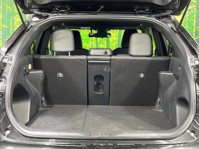 ヤリスクロス ハイブリッドZ 禁煙車 純正8型ディスプレイオーディオ 全周囲カメラ 衝突軽減装置 レーダークルーズ シートヒーター ステアリングヒーター パワーシート LEDヘッド オートハイビーム ETC ドラレコ スマートキー(32枚目)