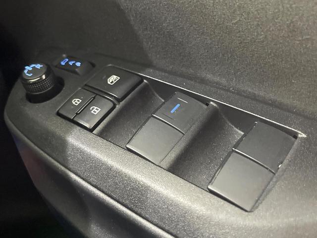 ヤリスクロス ハイブリッドZ 禁煙車 純正8型ディスプレイオーディオ 全周囲カメラ 衝突軽減装置 レーダークルーズ シートヒーター ステアリングヒーター パワーシート LEDヘッド オートハイビーム ETC ドラレコ スマートキー(37枚目)