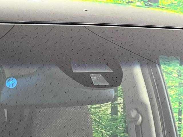 �y�z���_�Z���V���O�z���s���ɑO���̎ԗ�����F�����A�Փ˂������Ȏ��͌x��ƃu���[�L�ŏՓˉ���Ɣ�Q�y�����A�V�X�g�B�����S�Ƀh���C�u�����y���݂��������܂��B