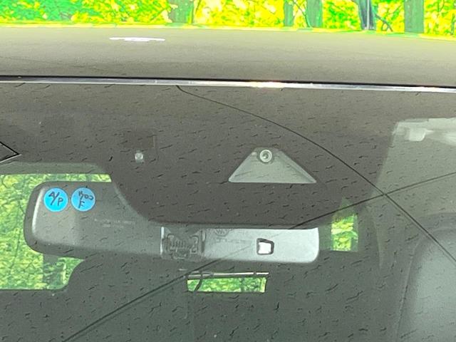 �y�X�}�[�g�u���[�L�T�|�[�g�z���s���ɑO���̎ԗ�����F�����A�Փ˂������Ȏ��͌x��ƃu���[�L�ŏՓˉ���Ɣ�Q�y�����A�V�X�g�B�����S�Ƀh���C�u�����y���݂��������܂��B