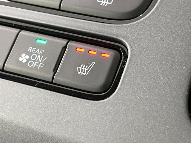 フリード ｅ：ＨＥＶエアー　ＥＸ　登録済未使用車　両側電動スライドドア　衝突被害軽減システム　シートヒーター　コーナーセンサー　スマートキー　ＬＥＤヘッド　純正１５インチアルミ　オートハイビーム　車線逸脱警報　オートライト（6枚目）