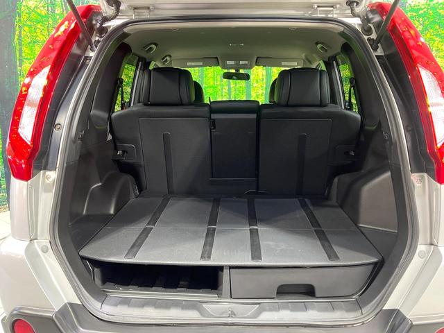 エクストレイル ２０Ｘｔｔ　禁煙車　純正ナビ　バックカメラ　全席シートヒーター　フルセグ　ＨＩＤヘッド　クルコン　オートライト　オートエアコン　フォグランプ　ルーフレール　電動格納ミラー　ドアバイザー　プライバシーガラス（32枚目）