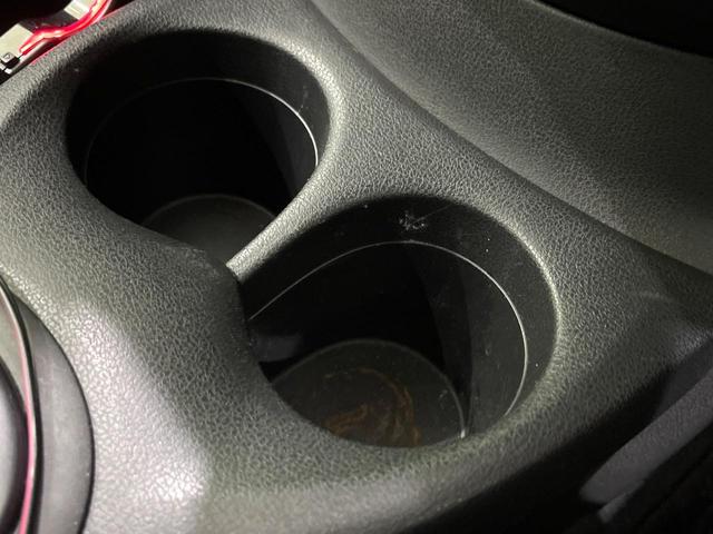 ノート ニスモ　禁煙車　ＳＤナビ　衝突軽減装置　ＥＴＣ　Ｂｌｕｅｔｏｏｔｈ　フルセグ　ドラレコ　スマートキー　ＬＥＤヘッドライト　横滑り防止装置　アイドリングストップ　オートエアコン　オートライト（46枚目）