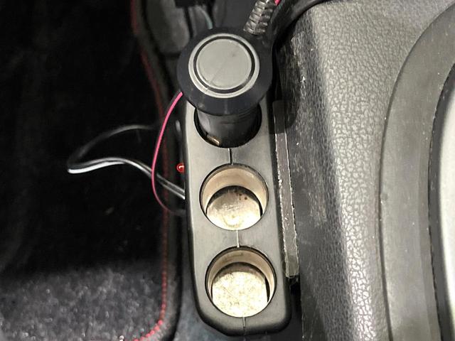 ノート ニスモ　禁煙車　ＳＤナビ　衝突軽減装置　ＥＴＣ　Ｂｌｕｅｔｏｏｔｈ　フルセグ　ドラレコ　スマートキー　ＬＥＤヘッドライト　横滑り防止装置　アイドリングストップ　オートエアコン　オートライト（51枚目）
