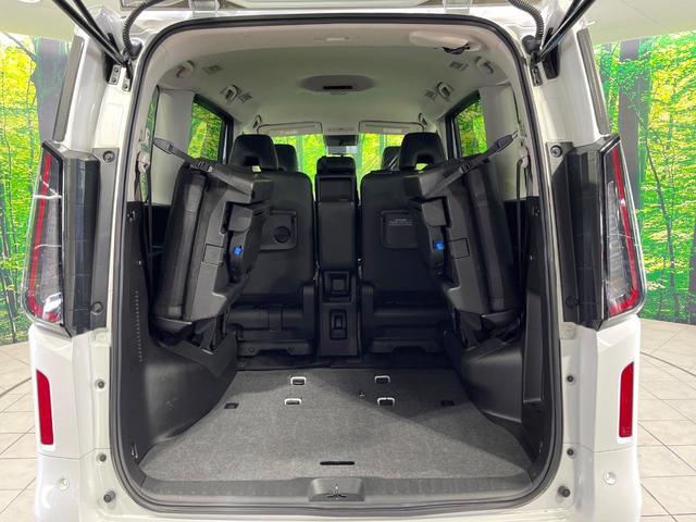 ���i�̂���������ʋ΁A���}���ɏ\���ȉ׎��X�y�[�X���m�ۂ��Ă���܂��B�Z�J���h�V�[�g��|���ƁA�傫�ȉו��̐ύڂ��\�ł���