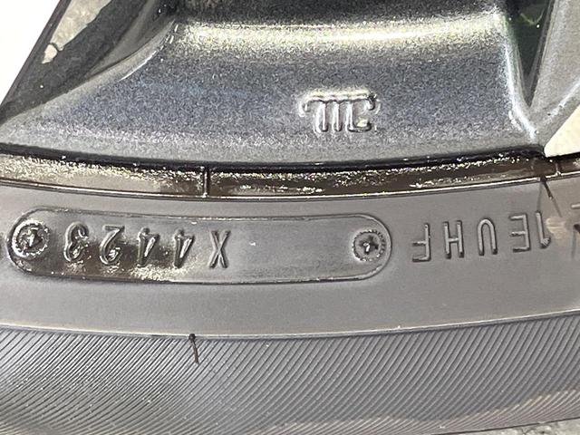 ヴォクシー Ｓ－Ｚ　禁煙車　モデリスタルエアロ　１０．５型ディスプレイオーディオ　後席モニター　両側電動スライドドア　バックカメラ　衝突軽減装置　レーダークルーズ　シートヒーター　ＥＴＣ　ｂｌｕｅｔｏｏｔｈ　フルセグ（32枚目）