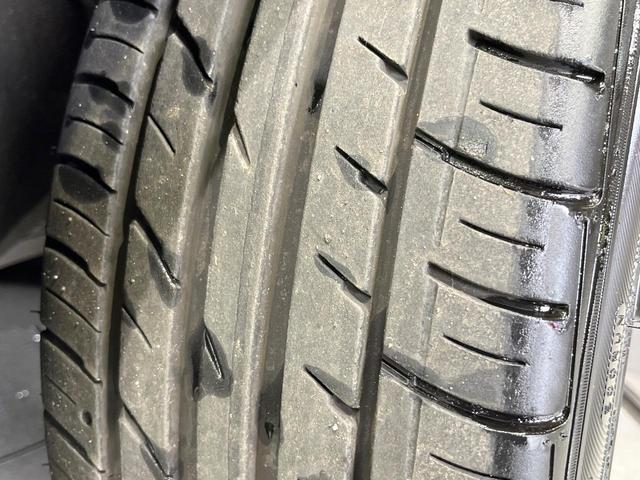 クラウンハイブリッド アスリートＳ　ブラックスタイル　禁煙車　純正８インチナビ　バックカメラ　衝突被害軽減システム　レザーシート　パワーシート　ＥＴＣ　デュアルエアコン　コーナーセンサー　スマートキー　ＨＩＤ　純正１８インチアルミ　車線逸脱警報（32枚目）