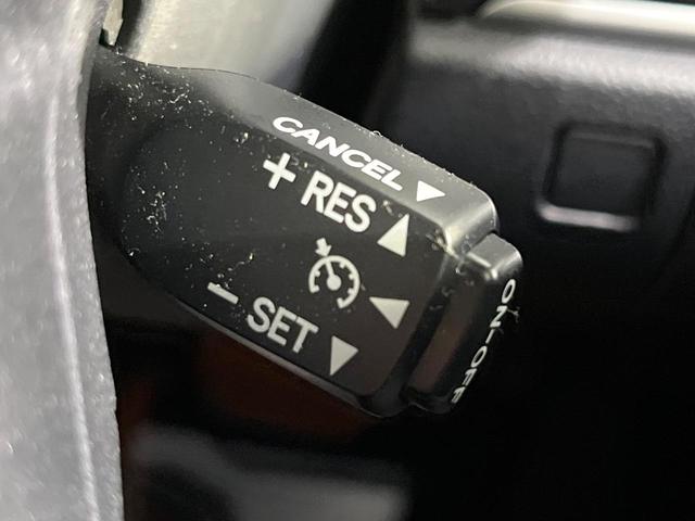 クラウンハイブリッド アスリートＳ　ブラックスタイル　禁煙車　純正８インチナビ　バックカメラ　衝突被害軽減システム　レザーシート　パワーシート　ＥＴＣ　デュアルエアコン　コーナーセンサー　スマートキー　ＨＩＤ　純正１８インチアルミ　車線逸脱警報（42枚目）