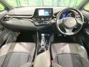 Ｃ－ＨＲ Ｇ　禁煙車　純正ナビ　衝突軽減　レーダークルーズコントロール　ブラインドスポットモニター　クリアランスソナー／バックソナー　革／ファブリックシート　シートヒーター　ＥＴＣ　バックカメラ　スマートキー（2枚目）