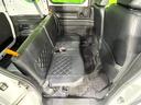 後部座席も気になるようなキズ・汚れやへたり等、大きなダメージはなく、良好な状態です。