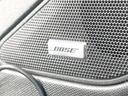 【BOSEサウンドシステム】メーカーオプションの高品位サウンドシステムを搭載。専用のチューニングが施された大小様々なスピーカーから良質なサウンドが奏でられ、臨場感あふれる音響空間を演出します。