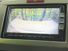 【バックカメラ】駐車時に後方がリアルタイム映像で確認できます。大型商業施設や立体駐車場での駐車時や、夜間のバック時に大活躍！運転スキルに関わらず、今や必須となった装備のひとつです！ 5