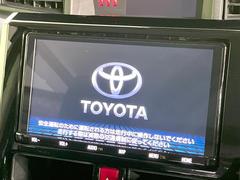 【メーカー純正ナビ】インテリアに溶け込むスタイリッシュな「専用設計」メーカーナビを装備♪視認性や操作性など基本性能にも優れ、より上質なカーライフをお楽しみいただけます。 3