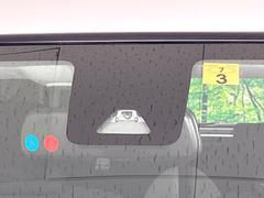 【スマートアシスト】走行中に前方の車両等を認識し、衝突しそうな時は警報とブレーキで衝突回避と被害軽減をアシスト。より安全にドライブをお楽しみいただけます。 3