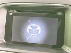 【マツダコネクトナビ】車内の雰囲気にマッチした一体型タイプのナビ。各種車輌設定やＢｌｕｅｔｏｏｔｈ再生等、様々な機能が楽しめます。直感的なダイヤル操作が可能で、使い勝手も良好です。 3