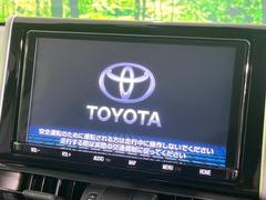 【９インチ純正ナビ】人気の純正ナビを装備しております。ナビの使いやすさはもちろん、オーディオ機能も充実！キャンプや旅行はもちろん、通勤や買い物など普段のドライブも楽しくなるはず♪ 3