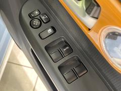 【電動格納ミラー】サイドミラーは電動格納式となっており、狭い駐車場でもキズがつくリスクを抑えられます。 7