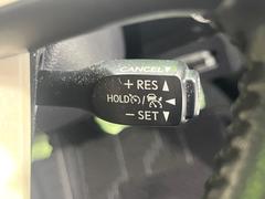 【レーダークルーズコントロール】高速道路での長距離走行が楽に！！自動で速度を保つクルーズコントロールが、衝突軽減システムと連携し、前方の車両を感知して車間を保つように速度調節してくれます！！ 6