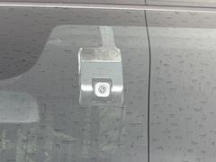 【ドライブレコーダー】安心・安全なカーライフに必須のドライブレコーダーを装備！走行中はもちろん、あおり運転や事故に遭遇した際の状況も映像で記録し、万一のリスクに備えます。 7