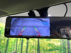 【バックカメラ】駐車時に後方がリアルタイム映像で確認できます。大型商業施設や立体駐車場での駐車時や、夜間のバック時に大活躍！運転スキルに関わらず、今や必須となった装備のひとつです！ 3