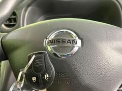 【インテリジェントキー】カバンやポケットに入れたままでもドアの施錠・解錠が可能なスマートキーを装備。エンジンのオン・オフ時もカギを取り出す必要が無いからとっても便利です♪ 5